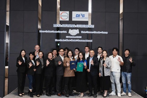 Ảnh có chứa trang phục, người, giày dép, đàn ôngNội dung do AI tạo ra có thể không chính xác.