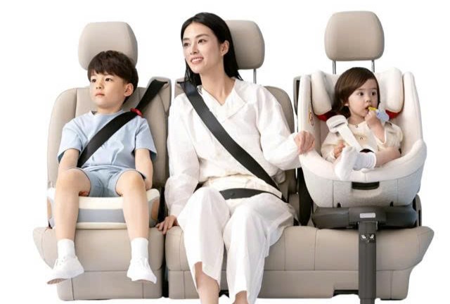 Ghế ô tô trẻ em: Quy định mới 2026 và lợi thế từ các thiết kế kỹ thuật của Maple&Co