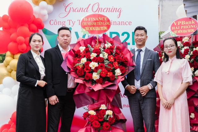 Ảnh c&oacute; chứa người, trang phục, bộ đồ, c&ocirc; d&acirc;uNội dung do AI tạo ra c&oacute; thể kh&ocirc;ng ch&iacute;nh x&aacute;c.