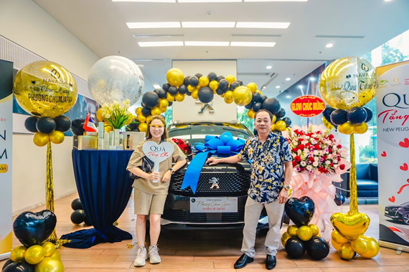 Beauty Blogger Phương Chum Japan mua xe sang tặng bố