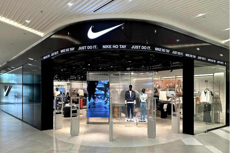    Khám phá không gian mua sắm hiện đại mang đậm tinh thần thể thao của Nike tại Hà Nội